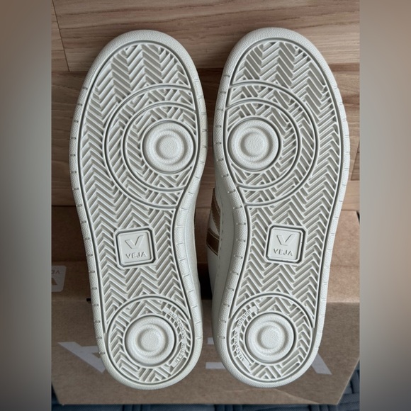 Veja V-10 Chromefree Leather Extra-White Platine Size 36 US 5 - Picture 6 of 11